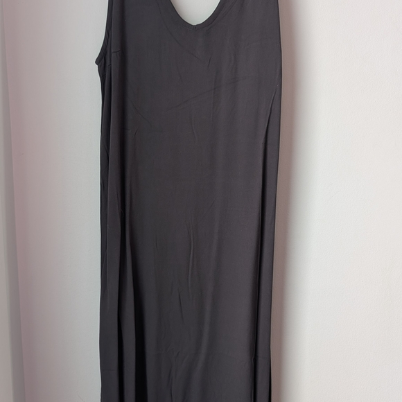Women's Black Scoop Neck Maxi Dress - Picture 2 of 3